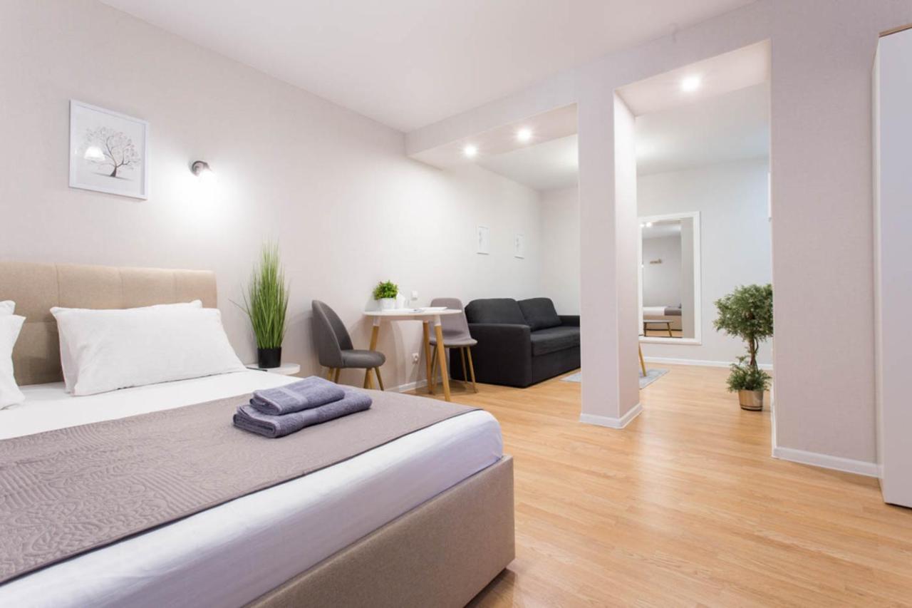 Apartment In The City Center - Gimnasiyna Naberezhna 24A-1 ハルキウ エクステリア 写真