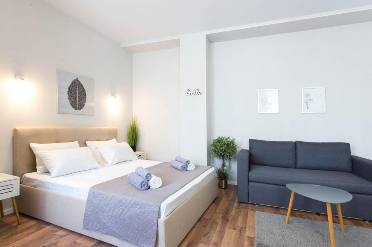 Apartment In The City Center - Gimnasiyna Naberezhna 24A-1 ハルキウ エクステリア 写真