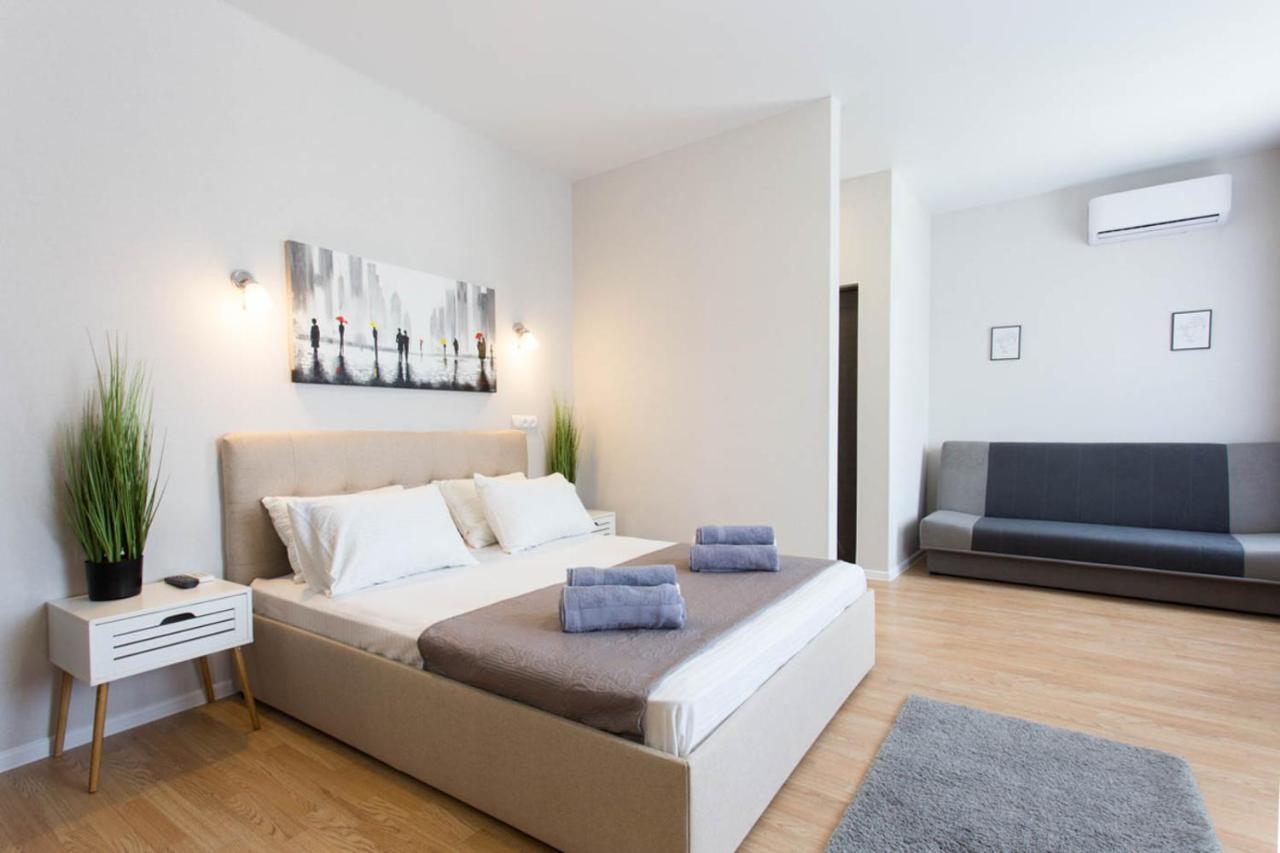 Apartment In The City Center - Gimnasiyna Naberezhna 24A-1 ハルキウ エクステリア 写真