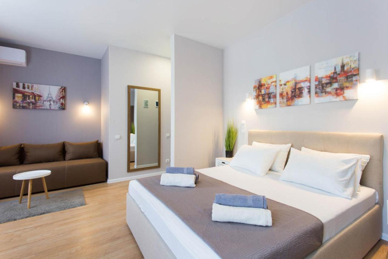 Apartment In The City Center - Gimnasiyna Naberezhna 24A-1 ハルキウ エクステリア 写真