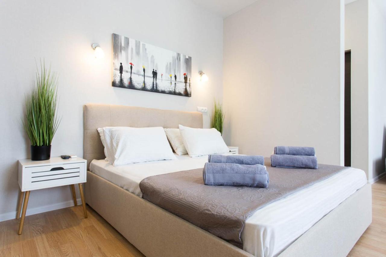 Apartment In The City Center - Gimnasiyna Naberezhna 24A-1 ハルキウ エクステリア 写真