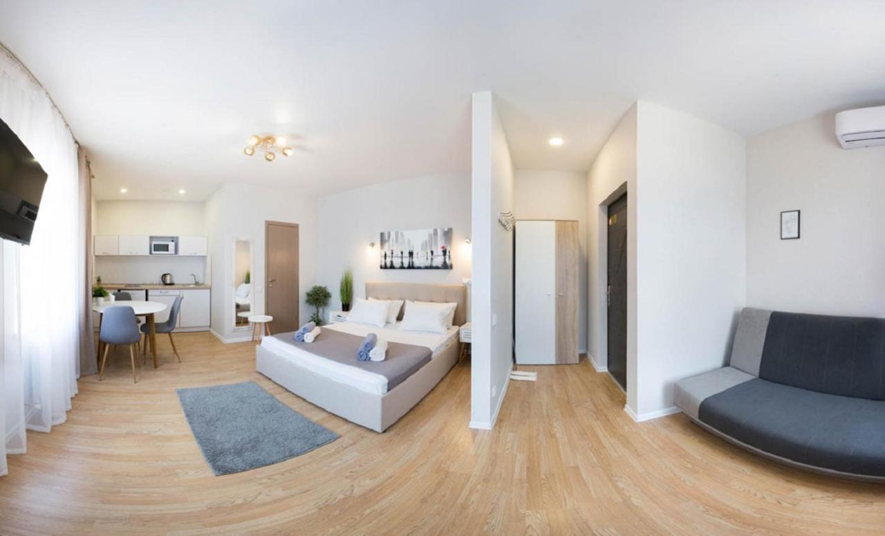 Apartment In The City Center - Gimnasiyna Naberezhna 24A-1 ハルキウ エクステリア 写真