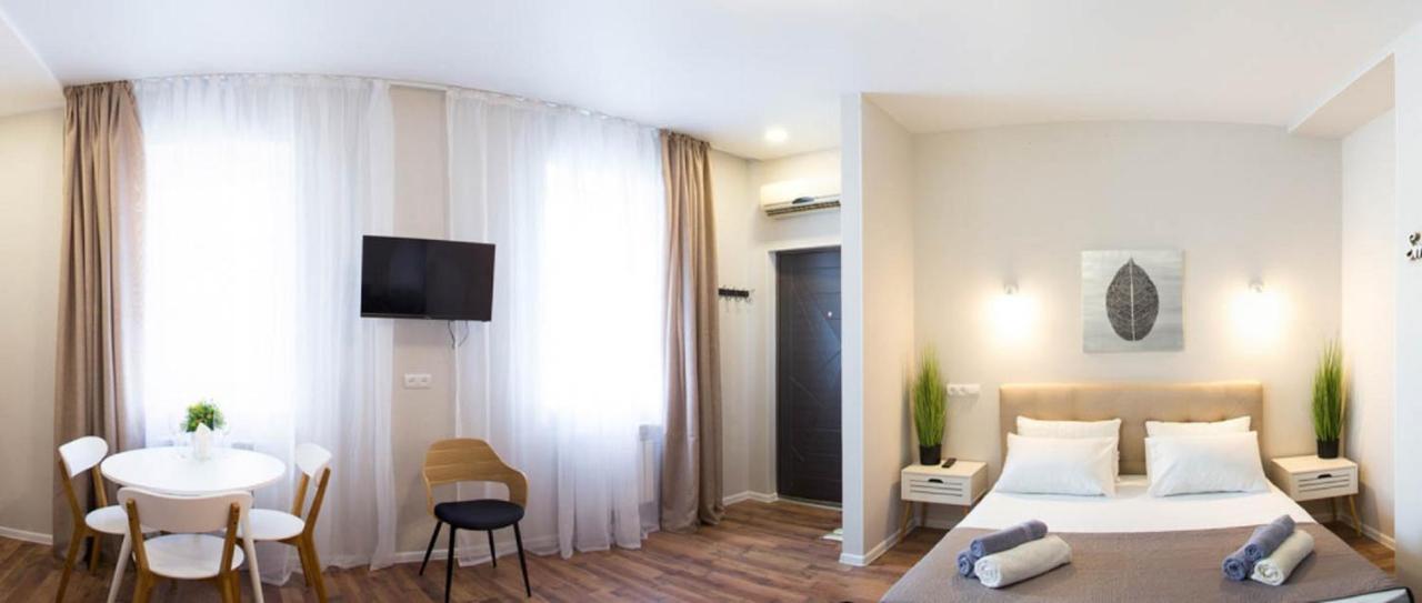 Apartment In The City Center - Gimnasiyna Naberezhna 24A-1 ハルキウ エクステリア 写真