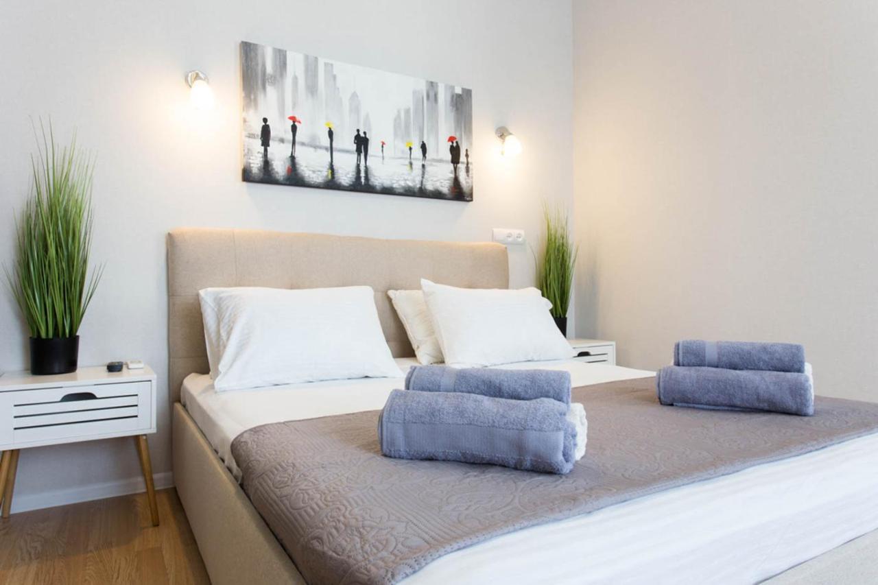 Apartment In The City Center - Gimnasiyna Naberezhna 24A-1 ハルキウ エクステリア 写真