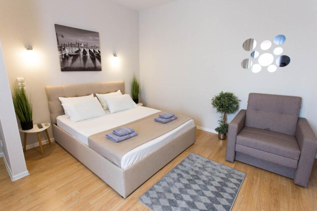 Apartment In The City Center - Gimnasiyna Naberezhna 24A-1 ハルキウ エクステリア 写真