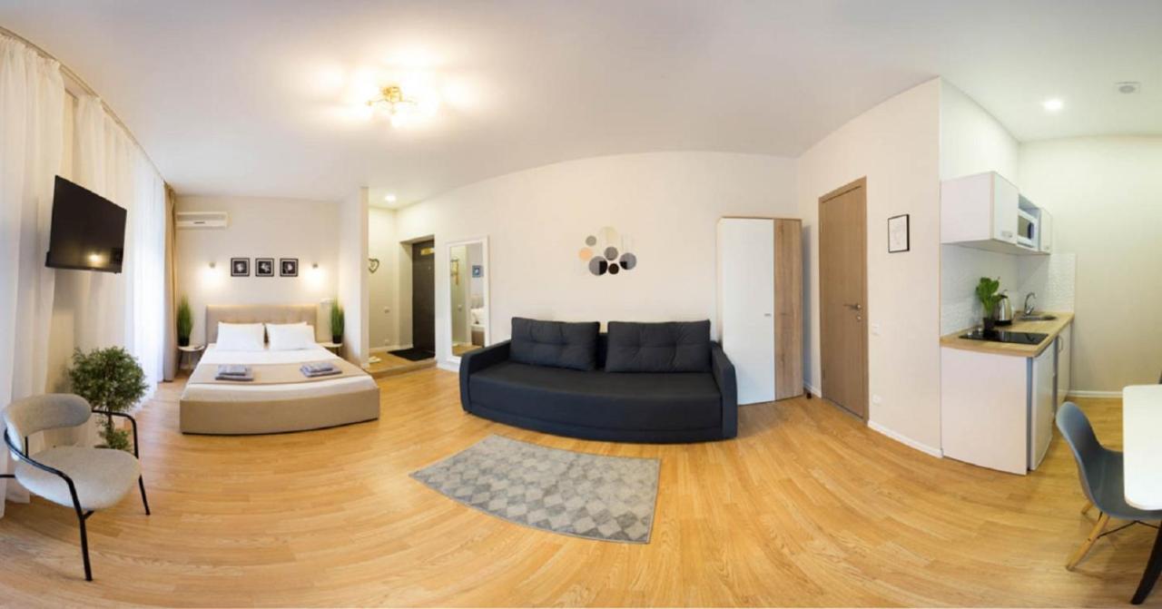 Apartment In The City Center - Gimnasiyna Naberezhna 24A-1 ハルキウ エクステリア 写真