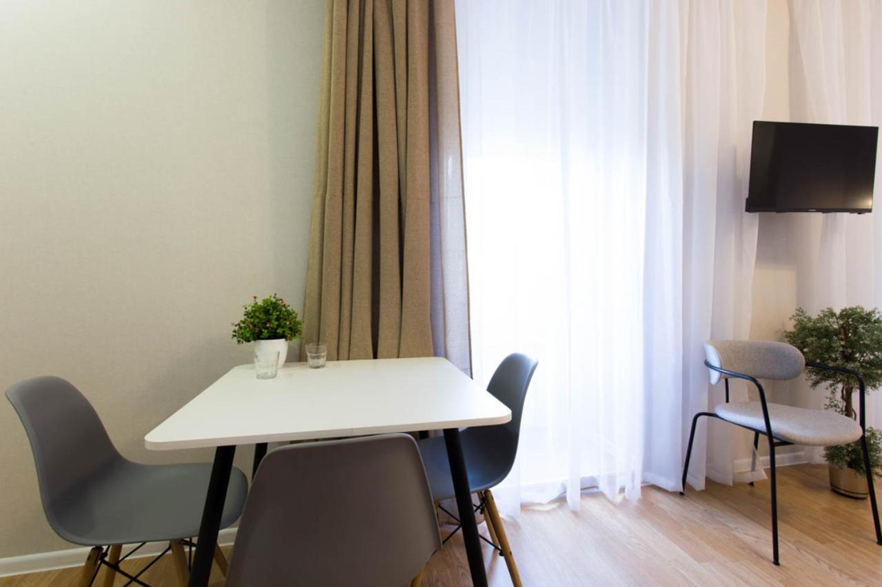 Apartment In The City Center - Gimnasiyna Naberezhna 24A-1 ハルキウ エクステリア 写真
