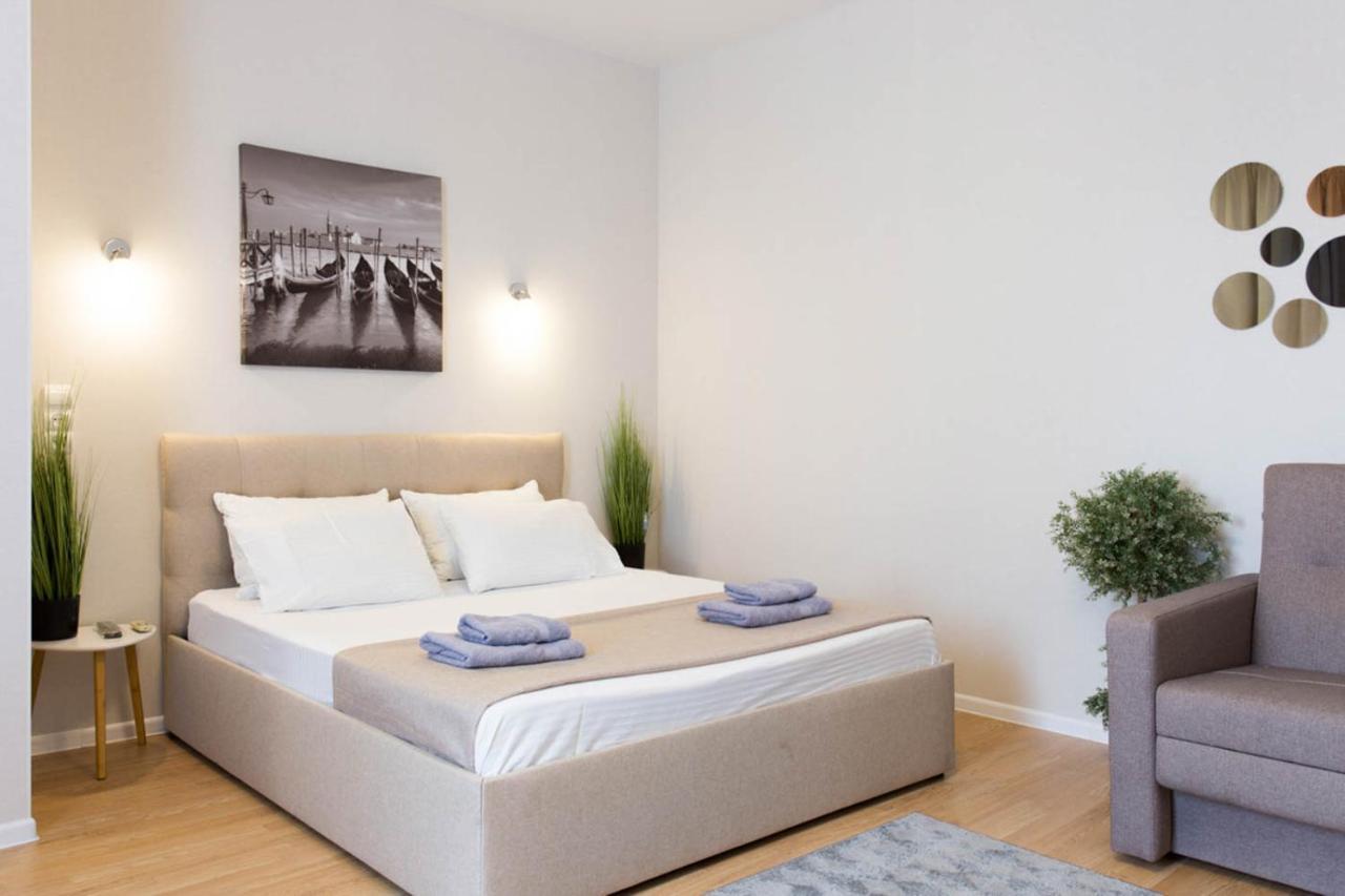 Apartment In The City Center - Gimnasiyna Naberezhna 24A-1 ハルキウ エクステリア 写真