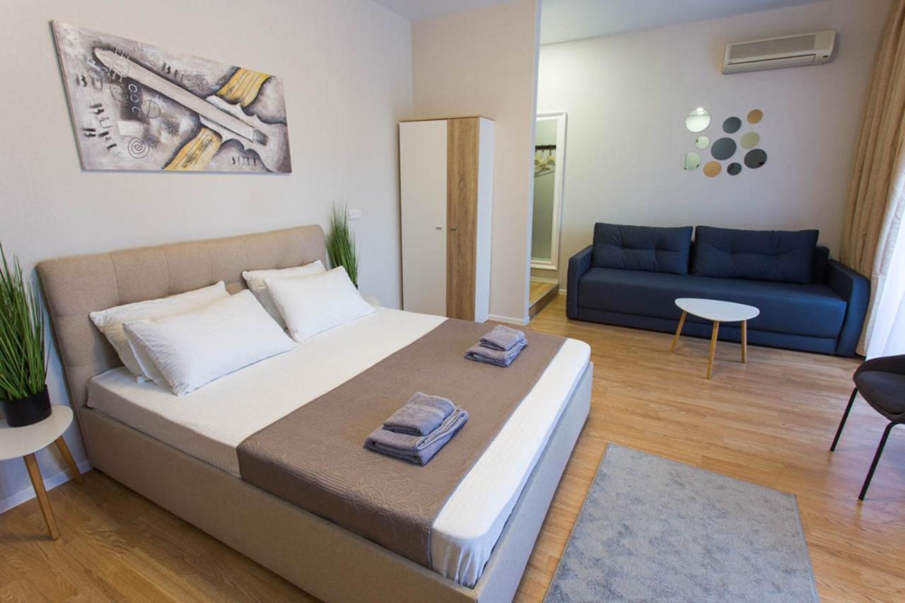 Apartment In The City Center - Gimnasiyna Naberezhna 24A-1 ハルキウ エクステリア 写真