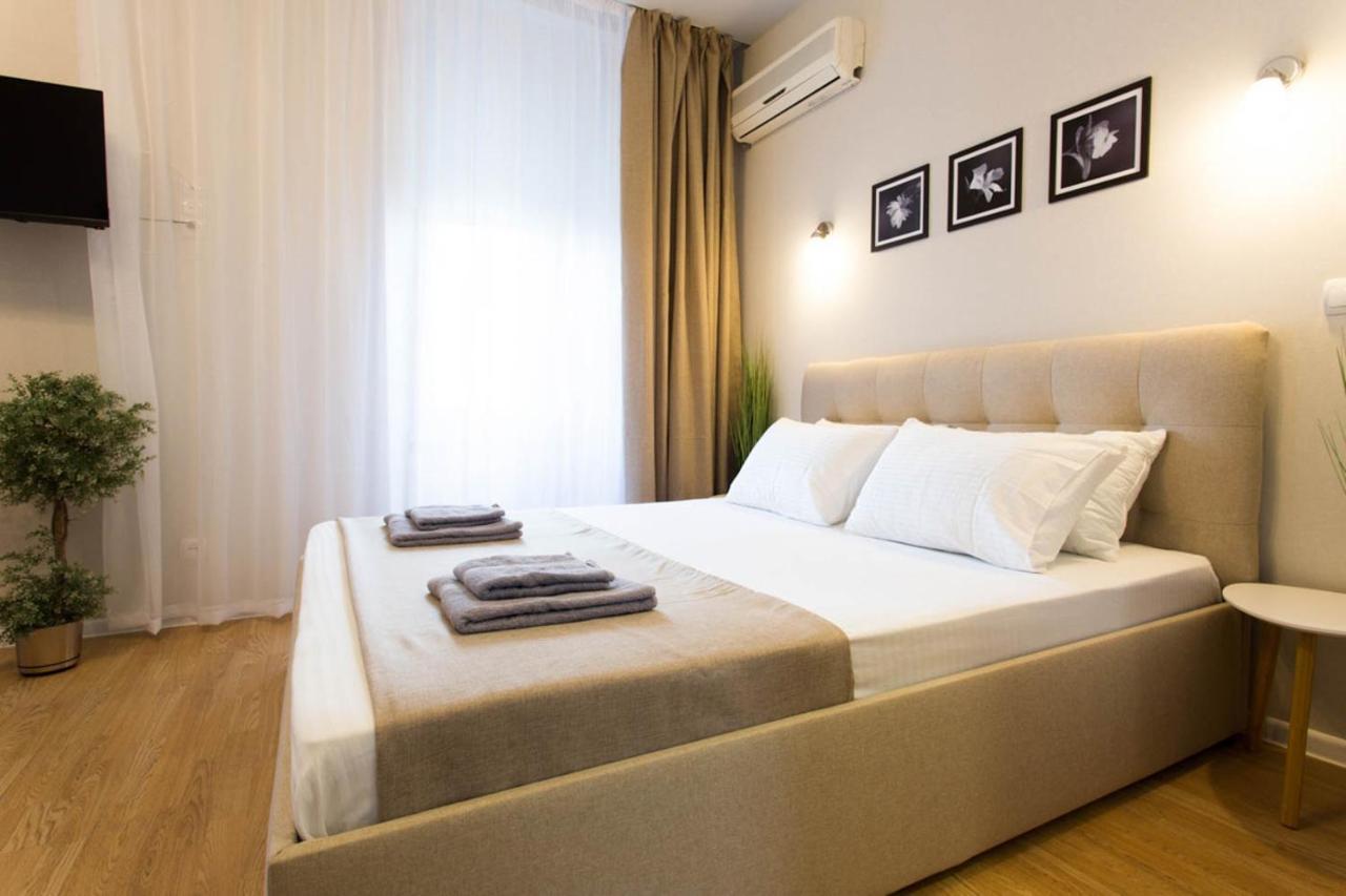 Apartment In The City Center - Gimnasiyna Naberezhna 24A-1 ハルキウ エクステリア 写真