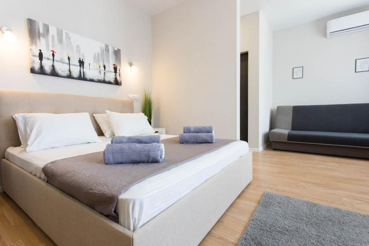 Apartment In The City Center - Gimnasiyna Naberezhna 24A-1 ハルキウ エクステリア 写真